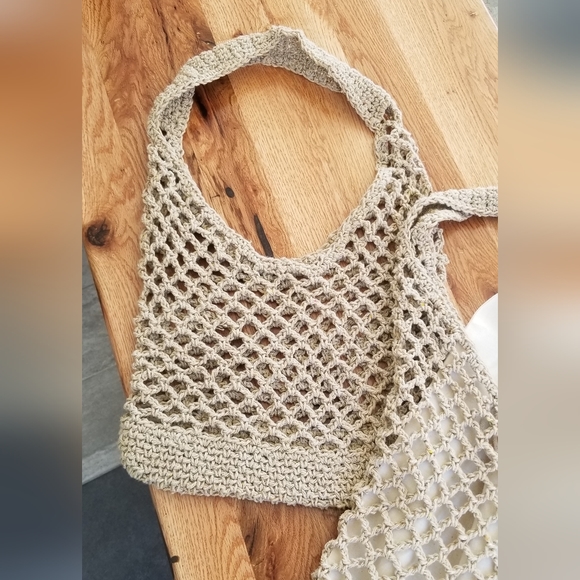 New reusable shopping Net bag crocheted in a unique pineapple fiber. - Picture 4 of 4